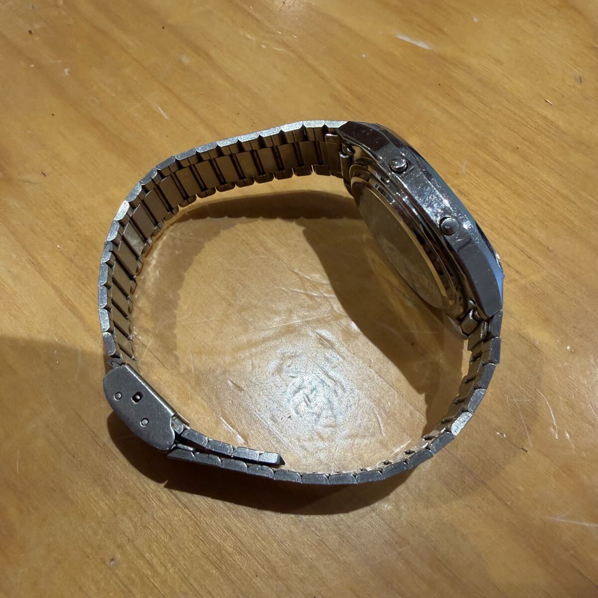 H103 側面與三顆按鍵