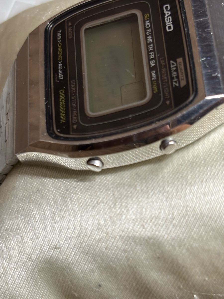 H103 側面視角：MODE、LAP·RESET/LIGHT、START·STOP/READ 三按鍵配置